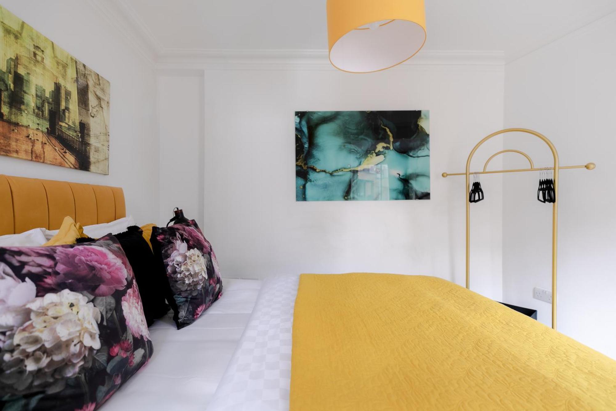 Rare Find Off Oxford St! Soho 5Bed Design House For Xxl Groups Apartment London Bagian luar foto
