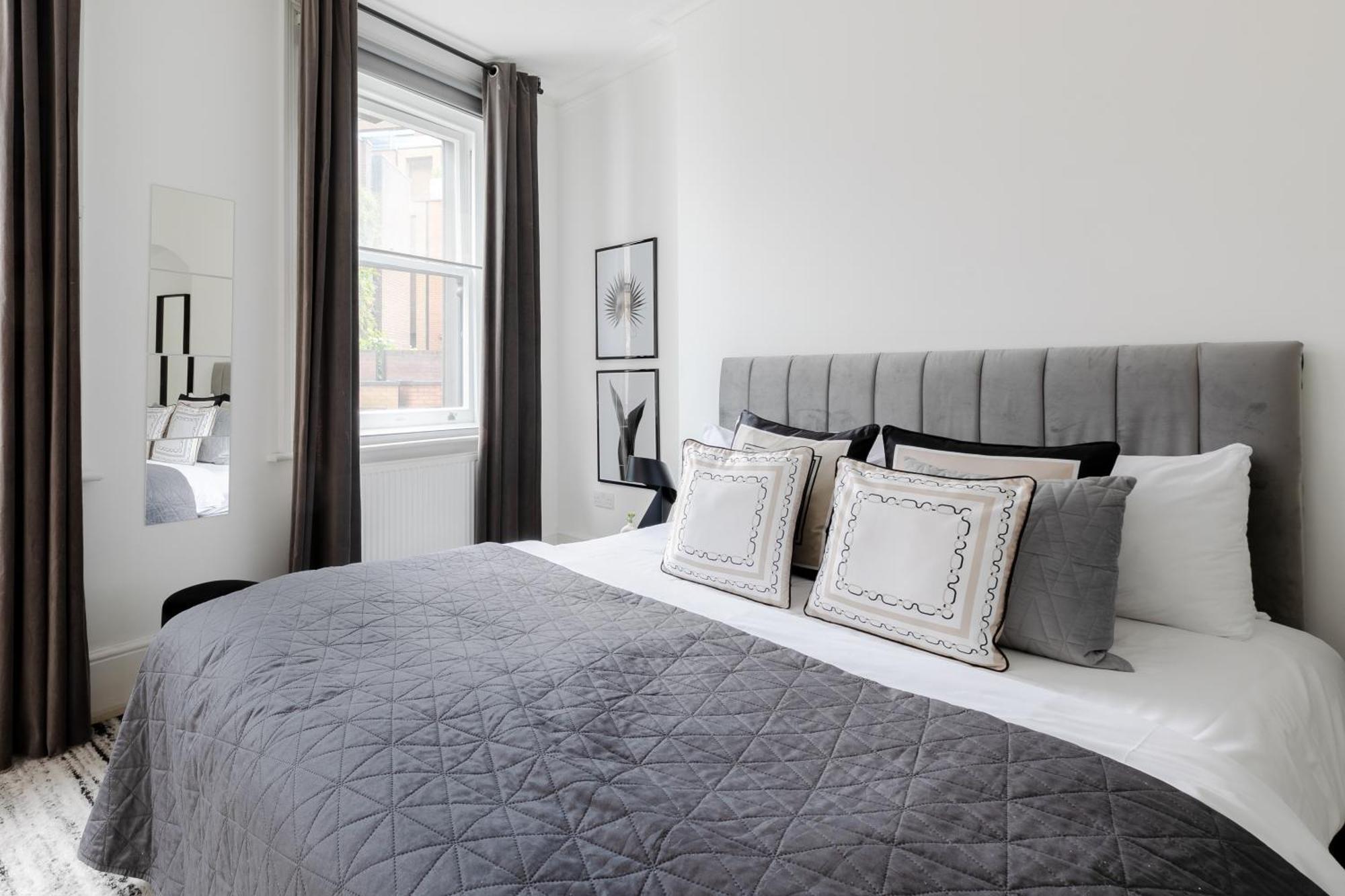 Rare Find Off Oxford St! Soho 5Bed Design House For Xxl Groups Apartment London Bagian luar foto