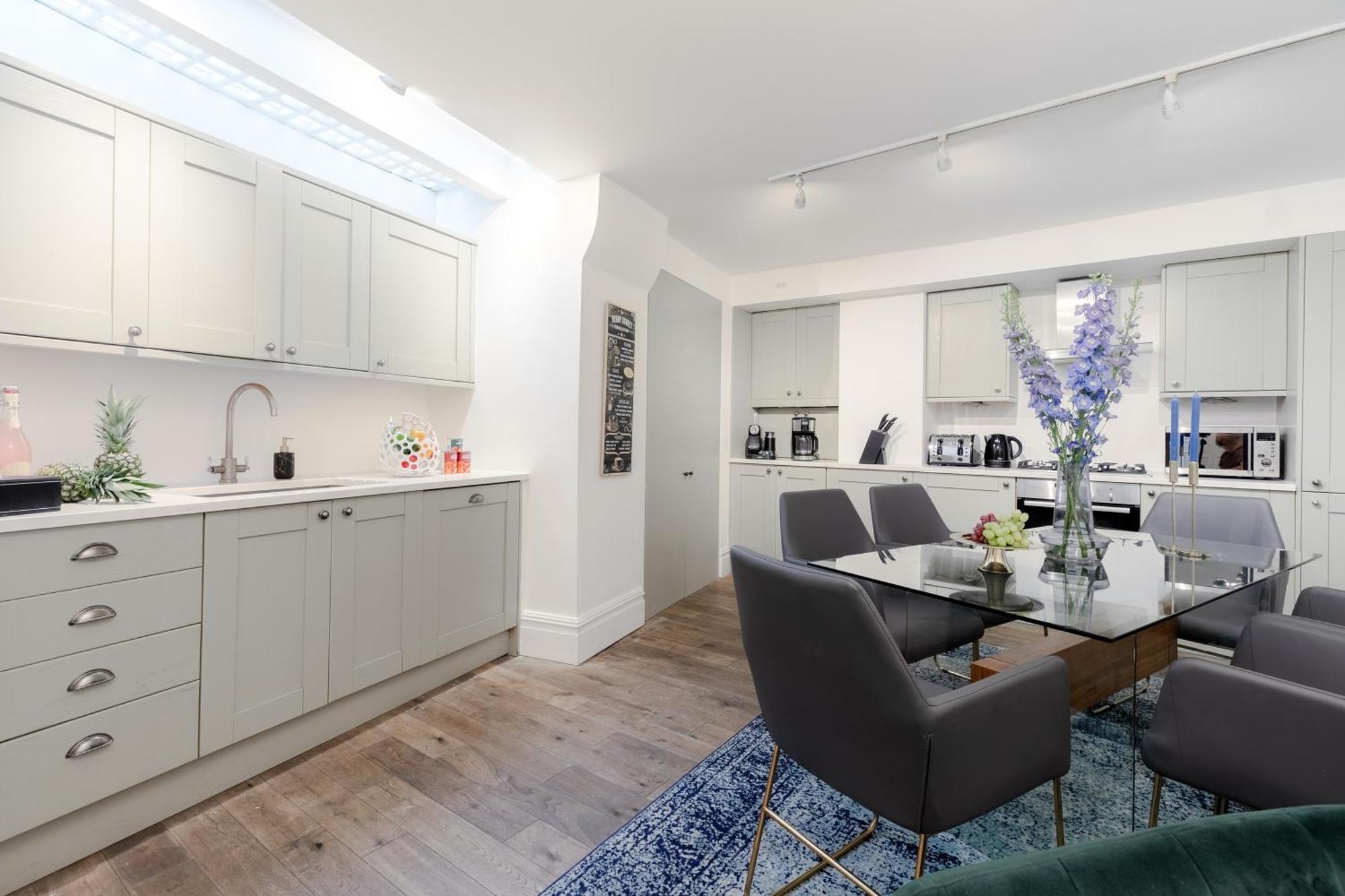 Rare Find Off Oxford St! Soho 5Bed Design House For Xxl Groups Apartment London Bagian luar foto